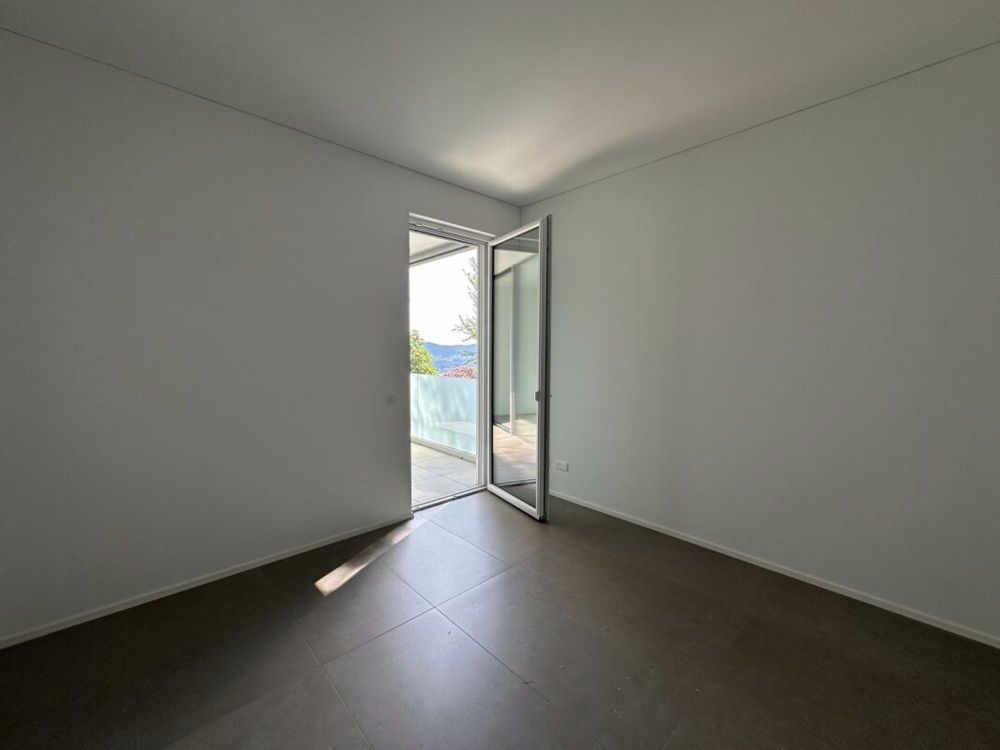 Linee pulite, comfort contemporaneo: un rifugio luminoso tra i vigneti di Castel San Pietro - Bild 7
