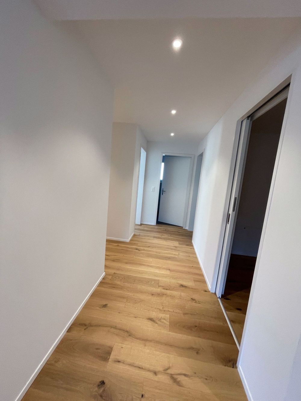 Grosszügige 4.5 Zimmerwohnung an ruhiger Lage in Kloten - Bild 2