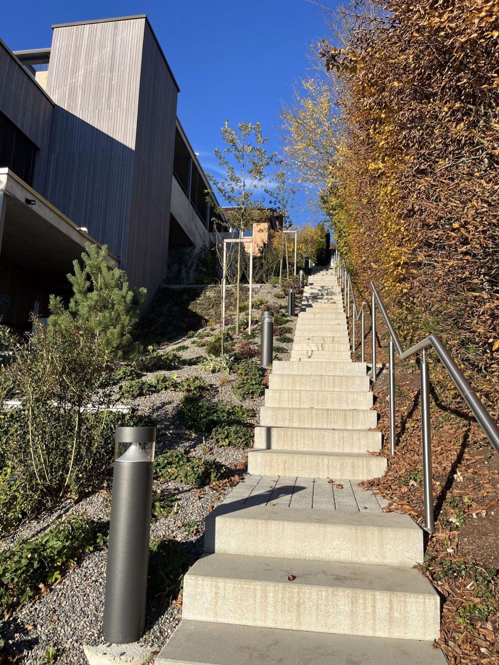 Attikawohnung mit grosser Terrasse inkl. zwei Tiefgaragenparkplätzen an ruhiger Lage. - Bild 5