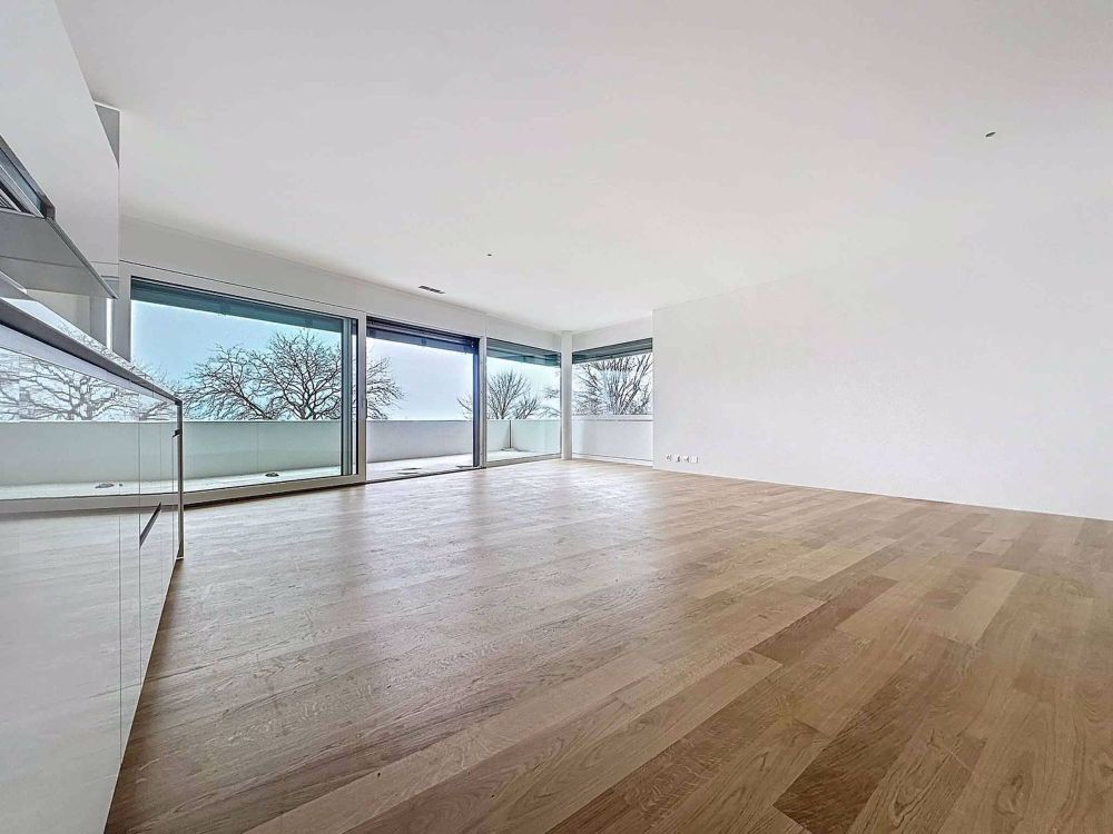 Geräumige 3.5-Zimmer-Wohnung mit 108m2, 2 Balkonen und Seeblick - Bild 2