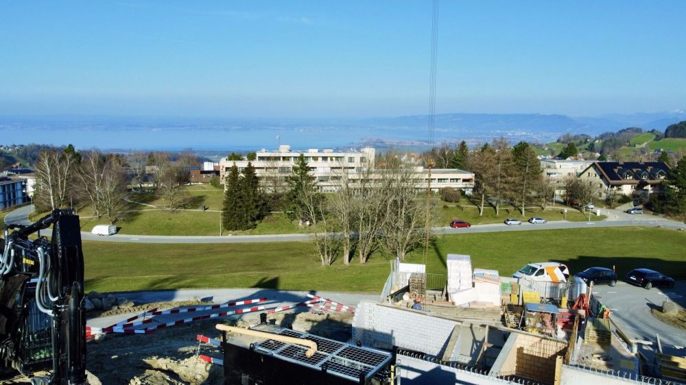 Modernes Doppeleinfamilienhaus mit unverbaubarer Seesicht - Bild 1