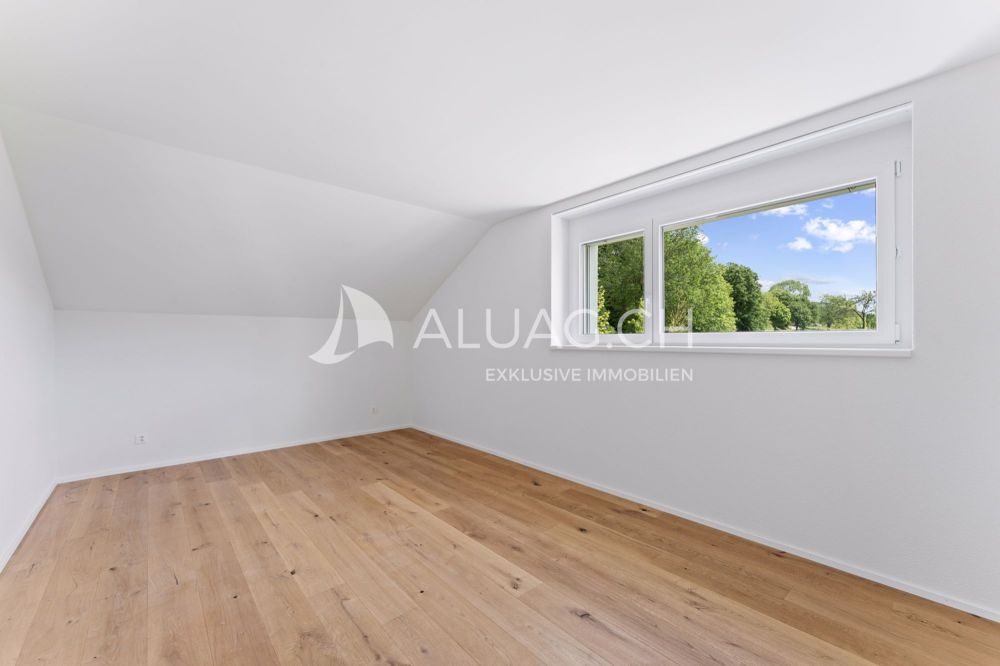 ELEGANTE 4.5 ZIMMER MIT NATURBLICK - Helles Zimmer mit freundlicher Atmosphäre und schönem Echtholzparkett