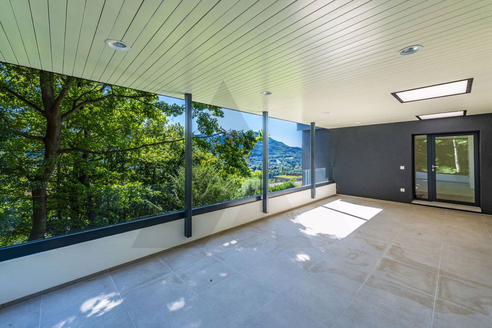 VILLA ULTIMATA IMMERSA NEL VERDE CON VISTA PANORAMICA - Bild 4