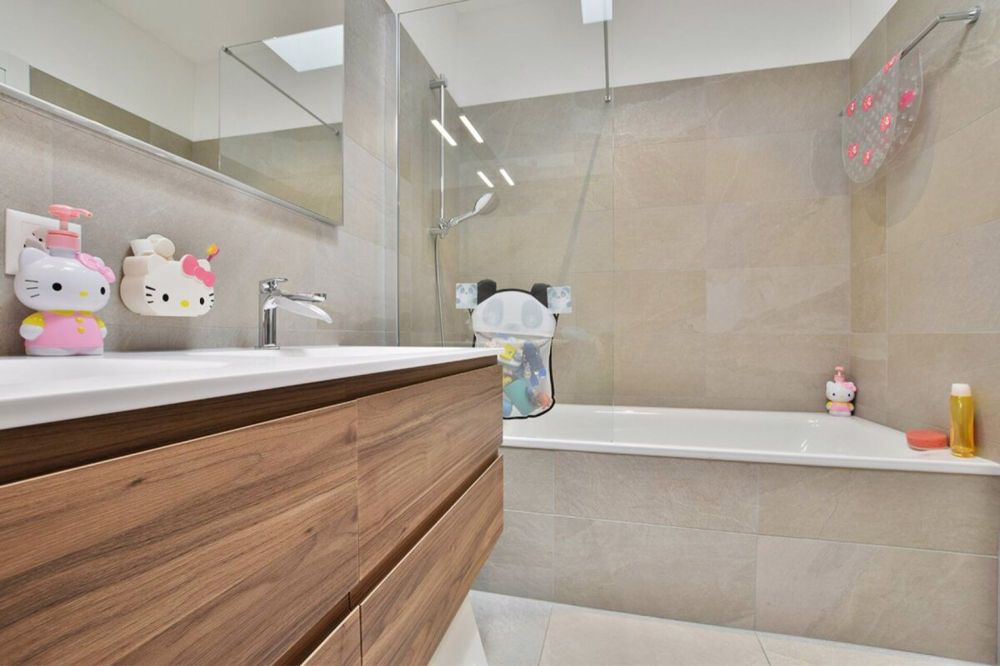 Luminoso attico con grande terrazza - Bild 13