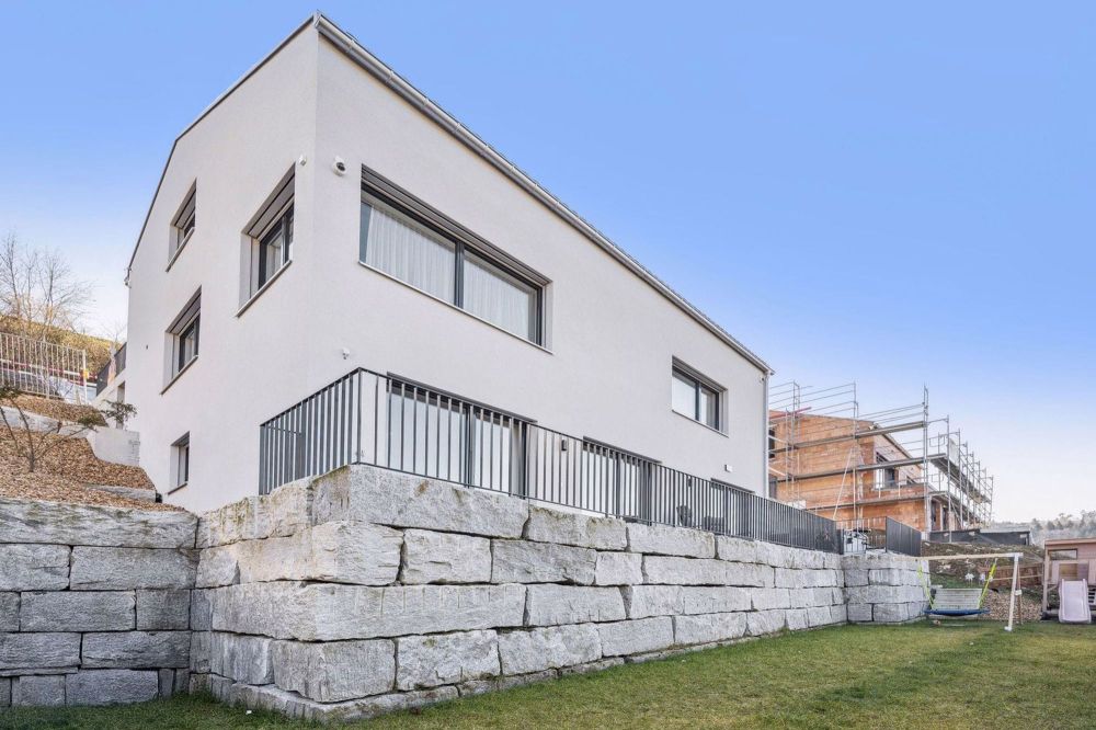 Ihr Rückzugsort mit Stil und Weitblick – Designhaus mit 6.5 Zimmern - Bild 1