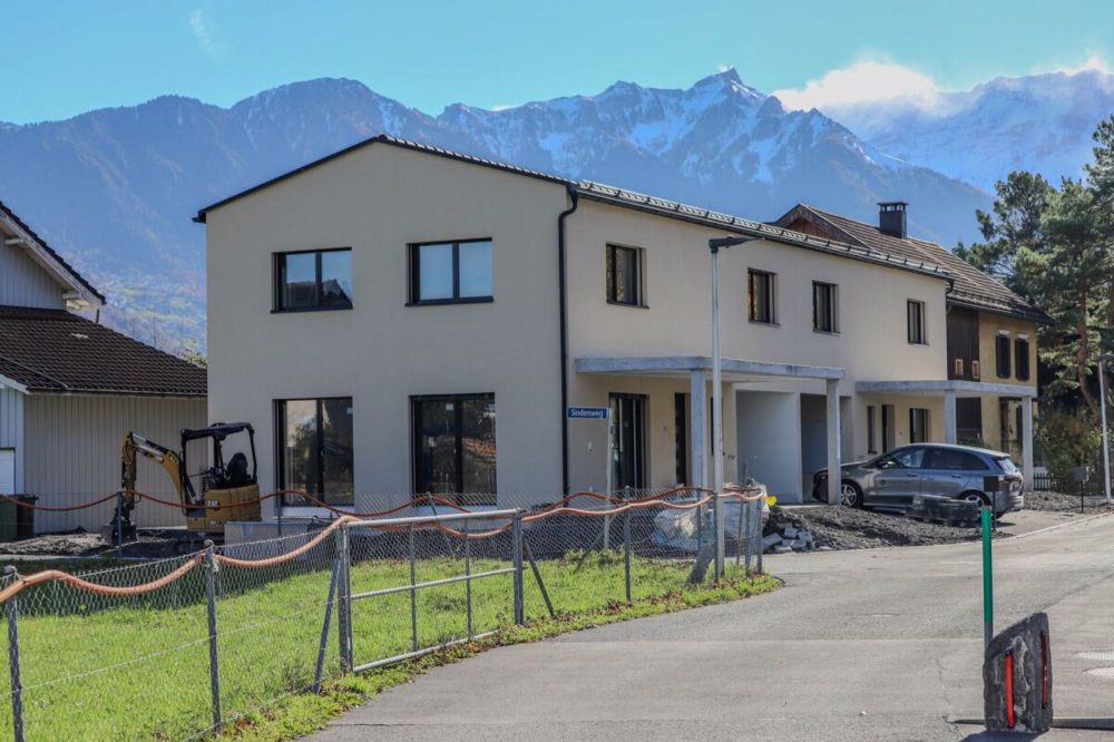 Neubau-Doppeleinfamilienhaus in Buchs SG - Stilvoll wohnen mit Nachhaltigkeit und Komfort - Bild 3