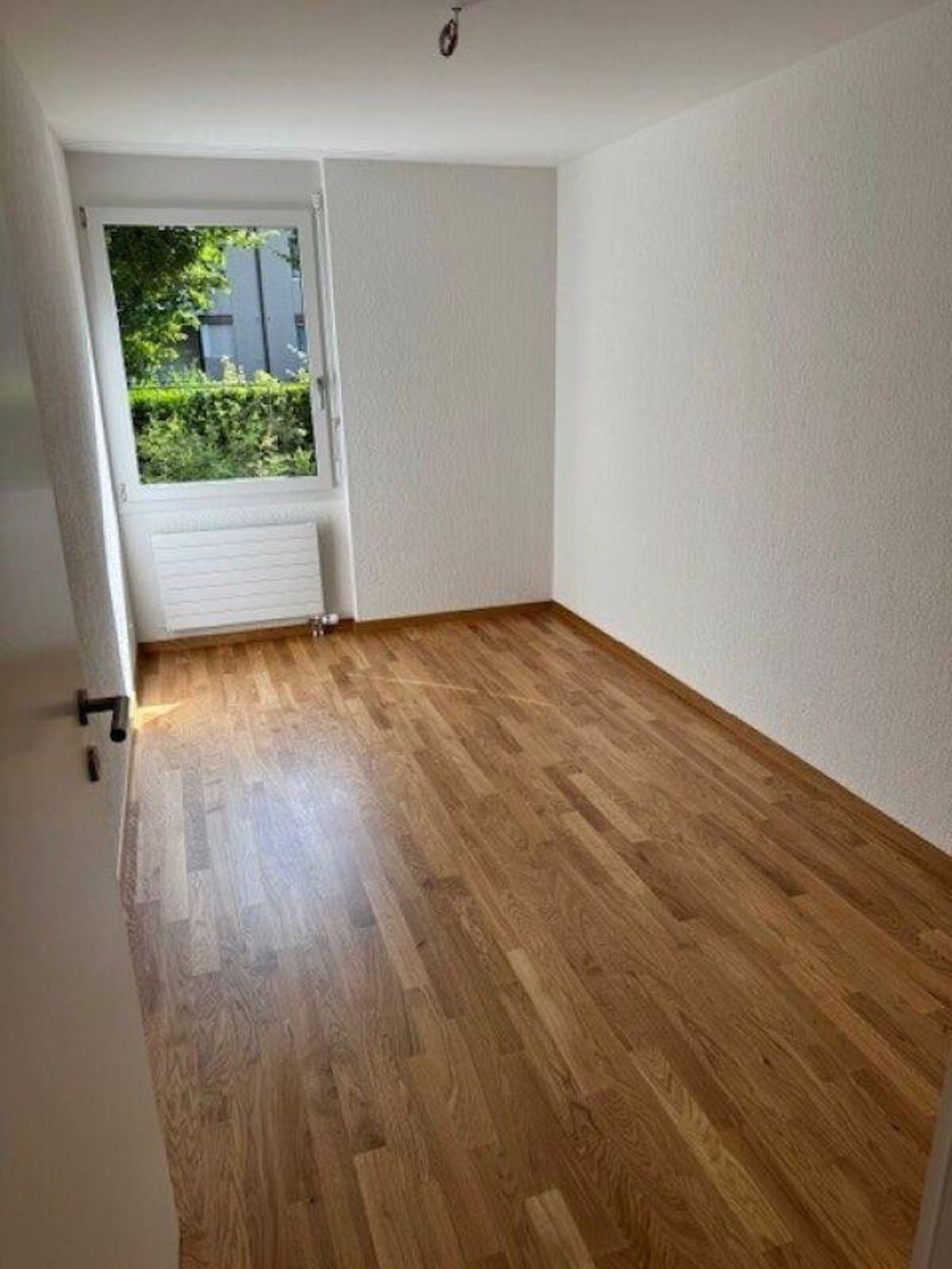 Neu sanierte 4.5-Zimmer-Wohnung mit Gartensitzplatz - Bild 8
