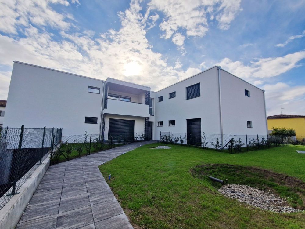 Neue moderne 3,5-Zimmer-Wohnung mit zwei überdachten Parkplätzen, sofort bezugsfertig. - Bild 11