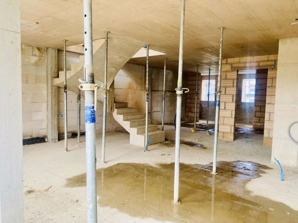 Bauernhof in Renovierung - Dachgeschoß-Duplex mit Charme und Charakter durch Doppel-Hochdecken - étage séjour et chambre parentale