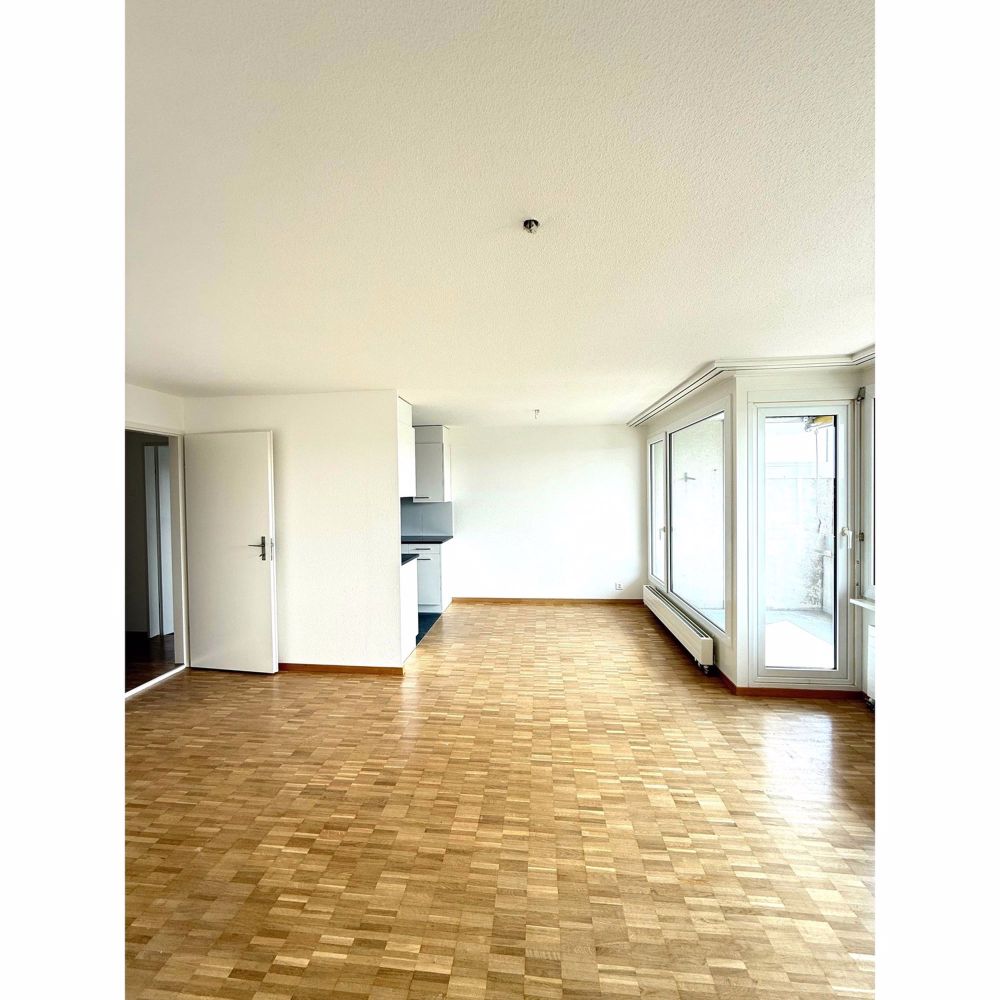 Erstvermietung nach Totalsanierung! 3.5-Zimmerwohnung sucht Mieter - Wohnzimmer und Essbereich I