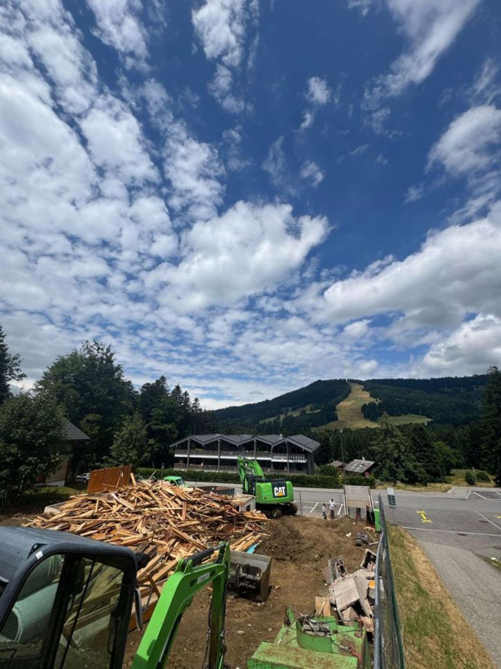 BAUSTELLE IST IM GANGE - PRÄCHTIGES WOHNUNG IN AUX PACCOTS - Bild 1