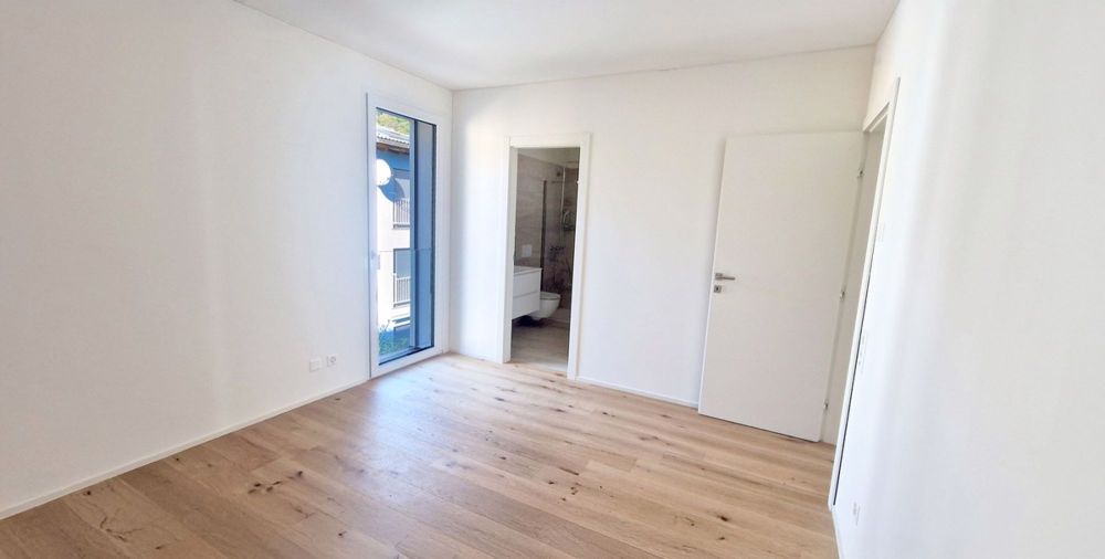 Wunderschöne neue 3,5-Zimmer-Wohnung mit überdachter Terrasse von hohem Standard - Bild 5