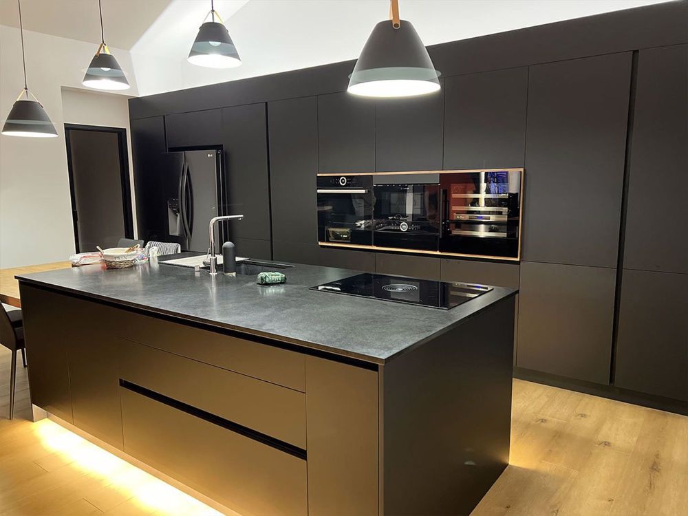 Villa mit Terrasse und Garten - Bild 8