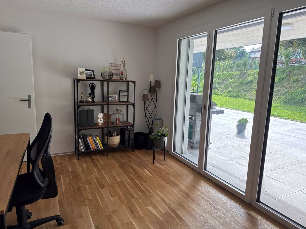 4.5-Zimmer-Gartenwohnung mit 100 m² Terrasse in Düdingen - Bild 4