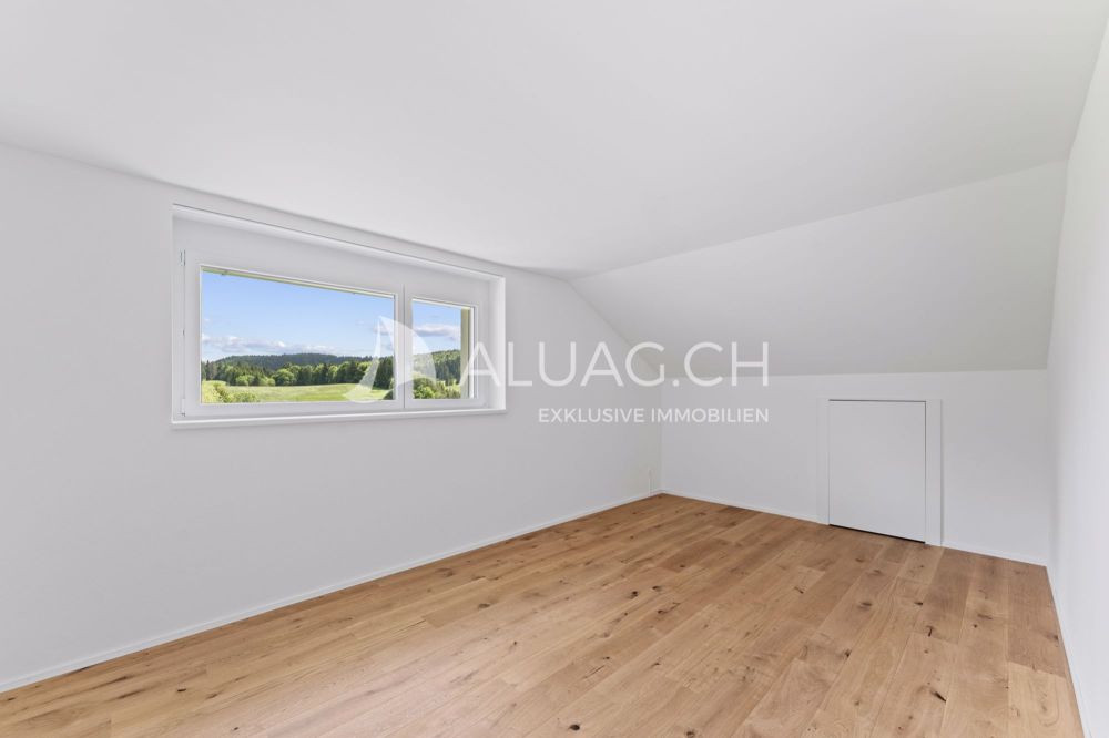 ELEGANTE 4.5 ZIMMER MIT NATURBLICK - Ein weiteres Zimmer mit vielen Einrichtungsoptionen ideal nutzbar als Kinderzimmer oder Gästezimmer