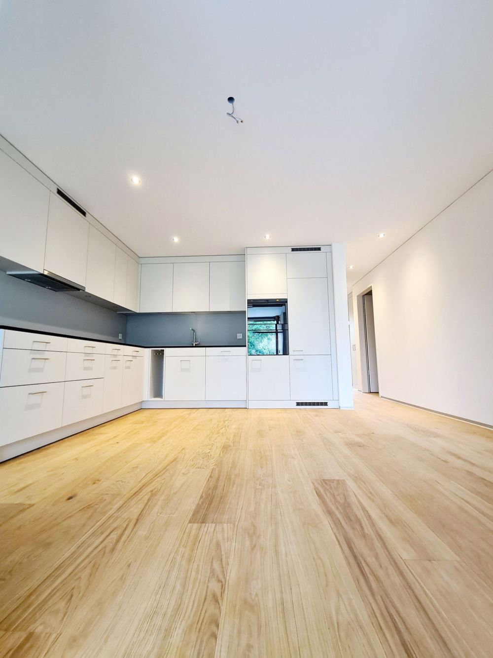 Nachhaltig wohnen in Niederönz stilvolle 2.5-Zimmerwohnung mit innovativem Energiekonzept - Bild 5