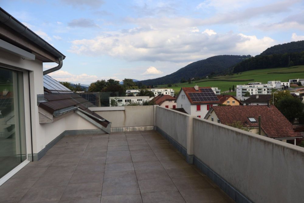Dachgeschoß - Wohnung (5.5 Zimmer) in ruhiger Lage und im Herzen des Dorfes - Courrendlin - Bild 3