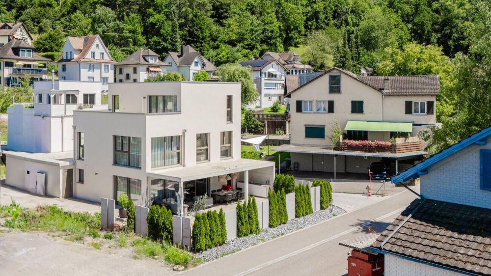 Design trifft Wohnkomfort - 5.5-Zimmer-Einfamilienhaus mit hochwertigem Ausbau und Aussenpool - Bild 4
