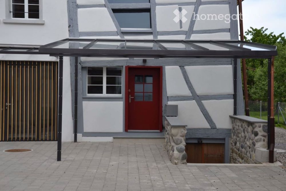 3-Generationen-Haus, 7-Zi.+2-Zi.+Garten, edel, modern & chic restauriert,sehr hell,alles bio - rechts: Eingang zum Studio / links: grosse Haupttüre für Familienwohnung / unten: Naturkeller