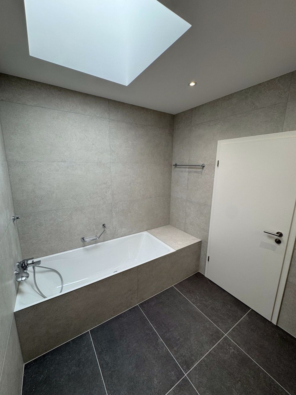 Zwei Schritte vom See entfernt: Neues Reihenhaus mit 5,5 Zimmern und Blick auf den Genfersee! - Bild 13