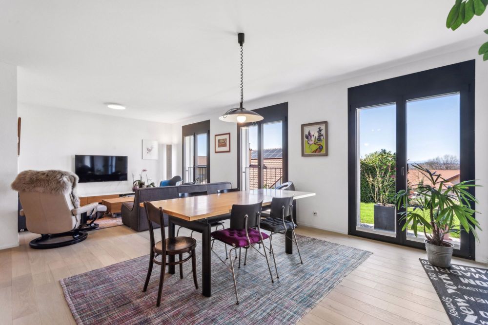Magnifique appartement neuf avec vue imprenable sur le Jura - Salle à manger / Esszimmer / Dining room