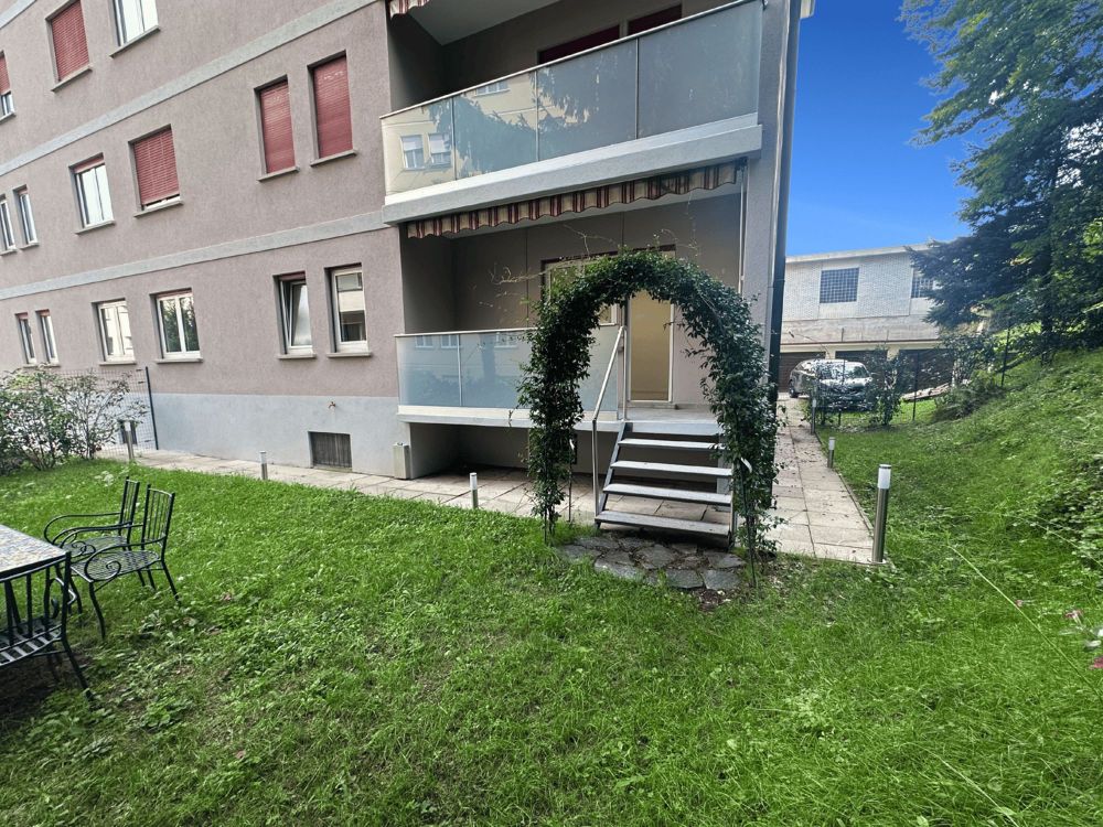 Komplett renoviert mit großem Garten - Bild 10