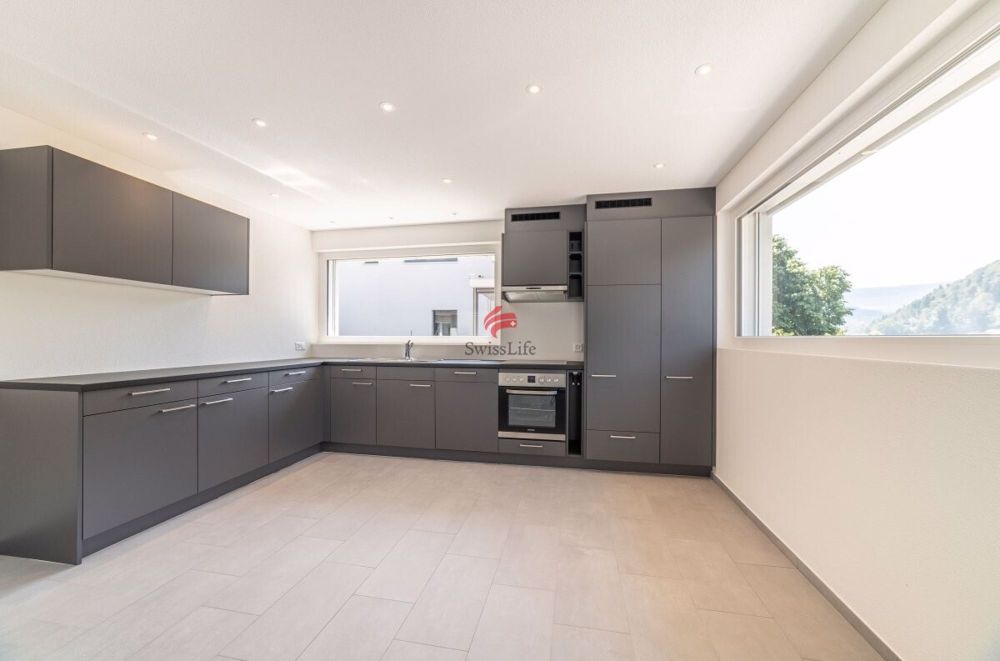 Modernes, helles Bijoux in familiärer Atmosphäre - Moderne, helle Küche