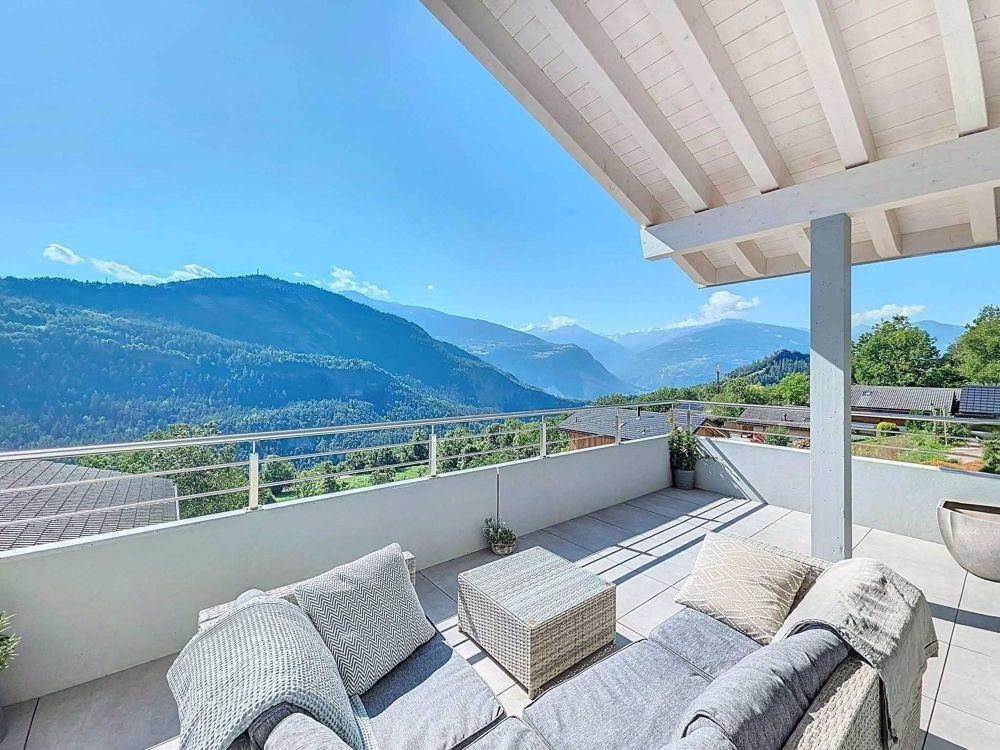 Dachgeschoss-Wohnung mit 4.5 Zimmern und Panoramablick auf die Walliser Alpen - Bild 2