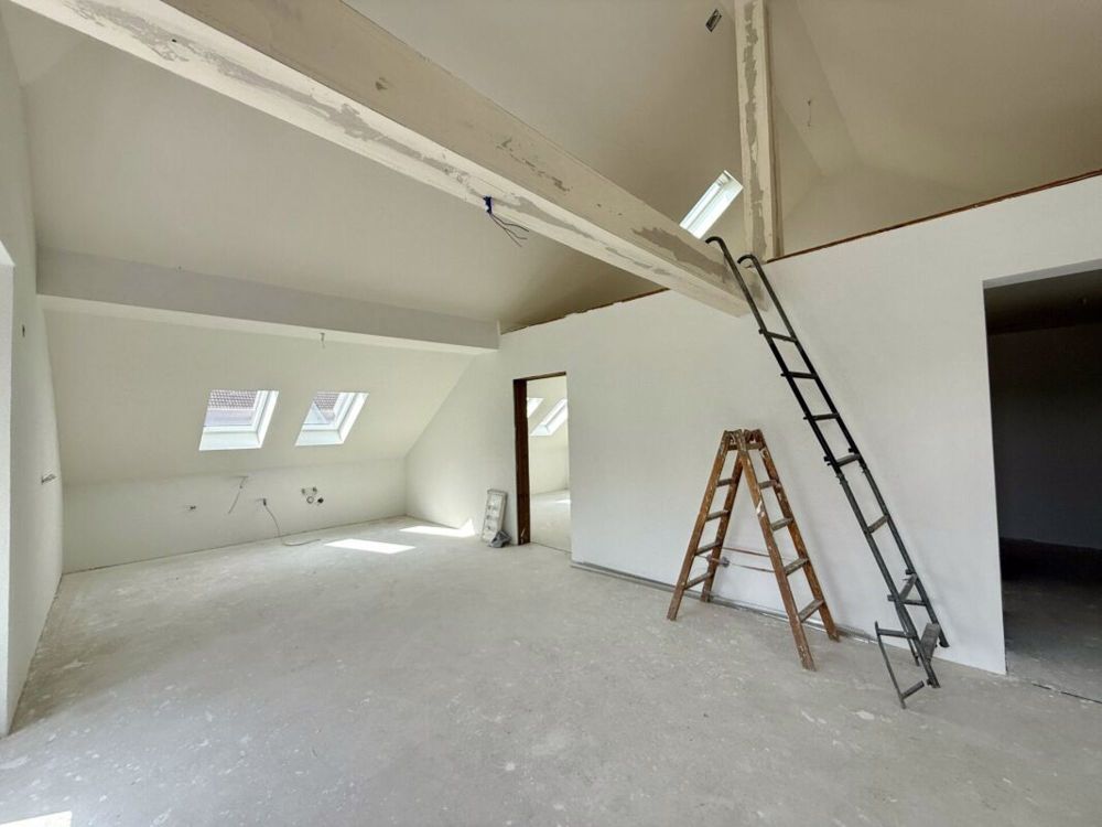 Raum für Ideen über den Dächern! Stilvolle Dachwohnung zur individuellen Gestaltung - Bild 5