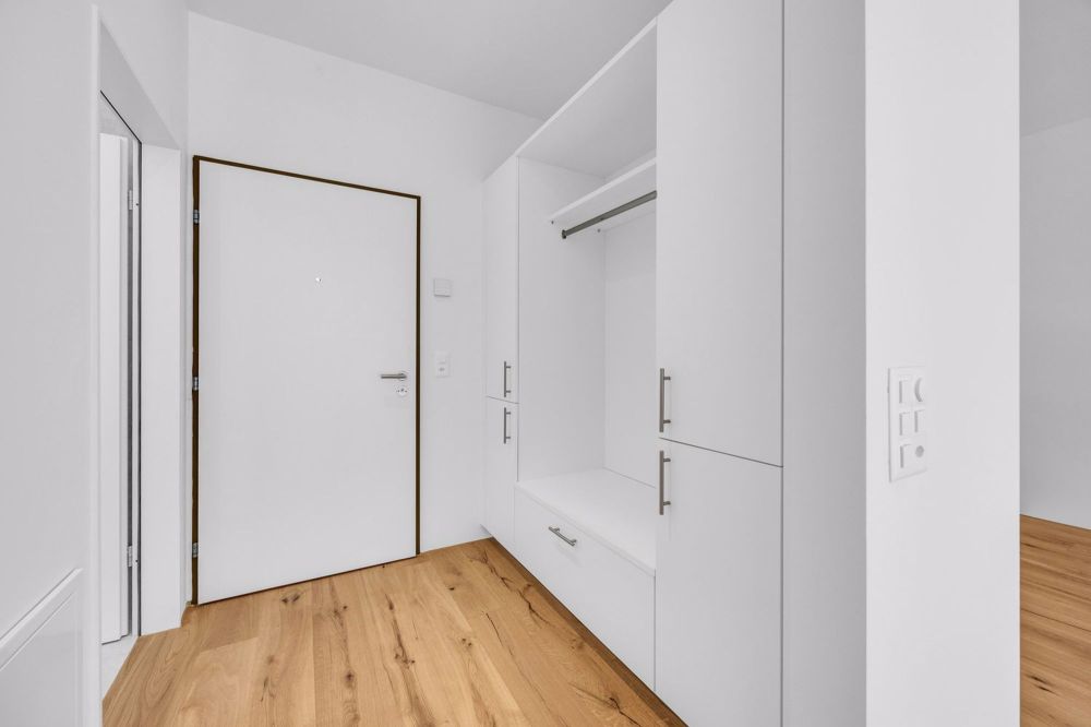 1-Zimmerwohnung nach Totalsanierung mit eigener W/T und grossem Badezimmer - Bild 5
