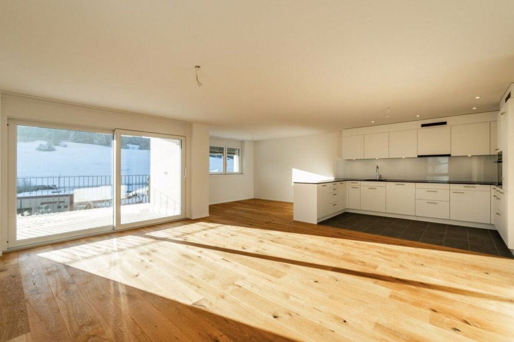 Neue 4.5-Zimmer-Wohnung mit Balkon - Bild 2