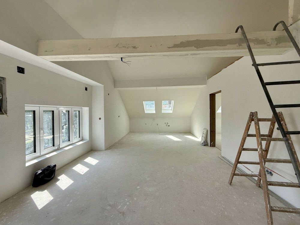 Raum für Ideen über den Dächern! Stilvolle Dachwohnung zur individuellen Gestaltung - Bild 3