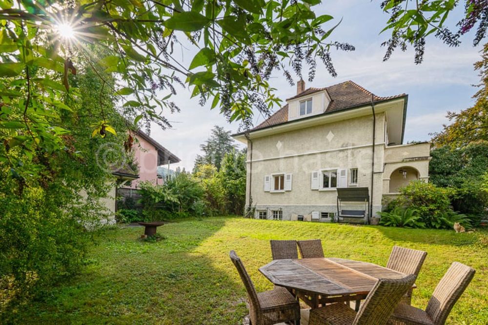 Gepflegtes 6.5-Zi-EFH (mit zusätzlichem Ausbaupotenzial im DG) und ca. 380 qm Baulandreserve - Bild 2