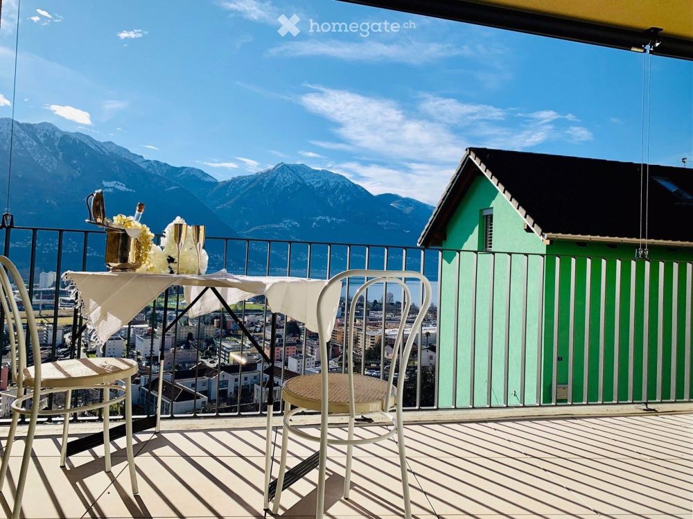 Prächtige Terrasse! Neubau, Seeblick und Parkplätze - Bild 13