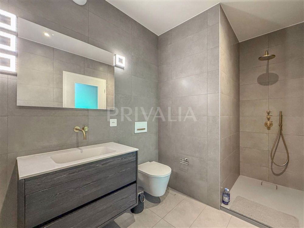 Elegante 5-Zimmer-Wohnung mit eigener Terrasse im Herzen von Chambésy - Bild 1