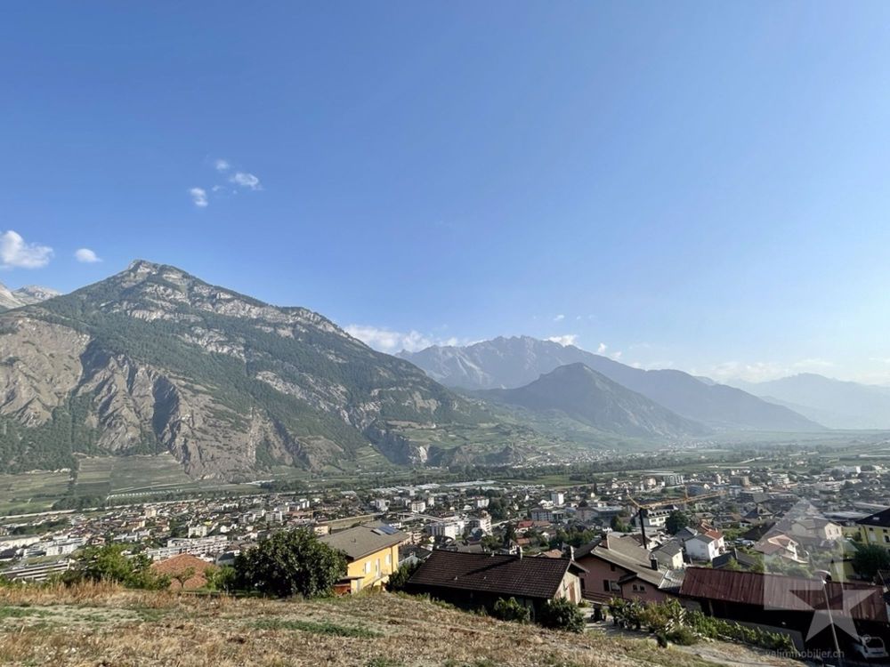 Wohnung 3,5 Zimmer mit 100m2 und Garten von 145m2 und 2 Parkplätzen - Bild 1