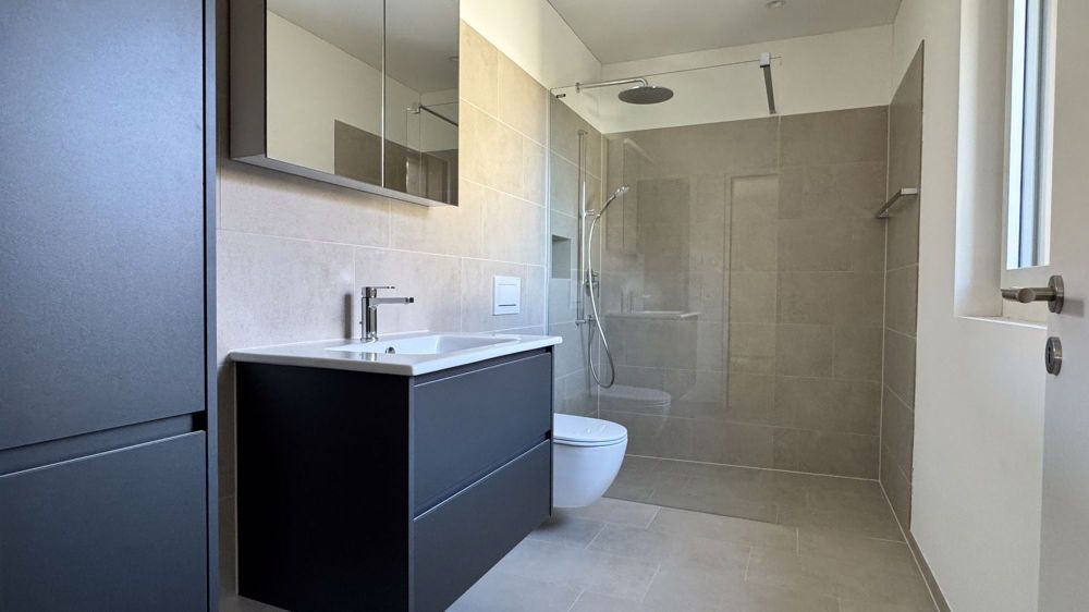 Wohnung mit riesiger Terrasse - Hochwertig ausgebaut und bezugsbereit - Bild 12