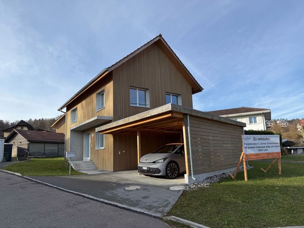 5.5 Zimmer Einfamilienhaus mit Doppelunterstand - Bild 1