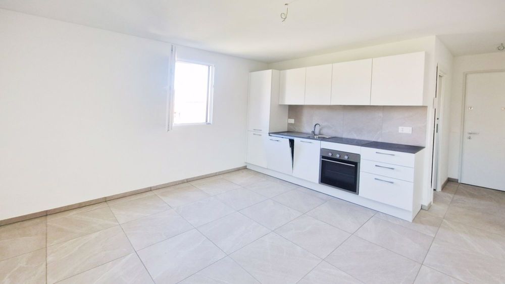 Neue 2,5-Zimmer-Wohnung mit überdachtem Balkon und freier Aussicht - Bild 1
