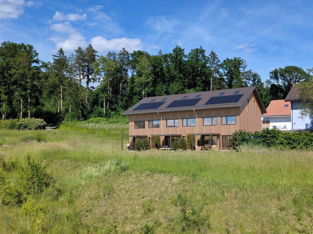 Moderne 5.5-Zimmer-Reiheneinfamilienhäuser im Grünen - Bild 1