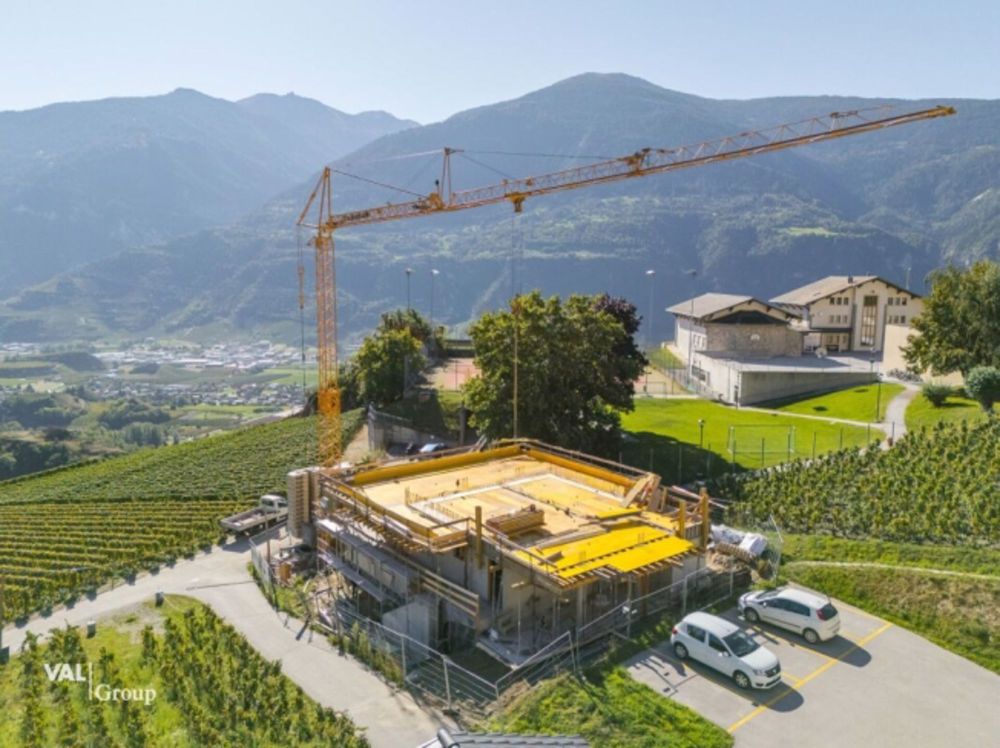 Au coeur des Alpes, un attique unique où s'expriment lumière et élégance - Bild 2