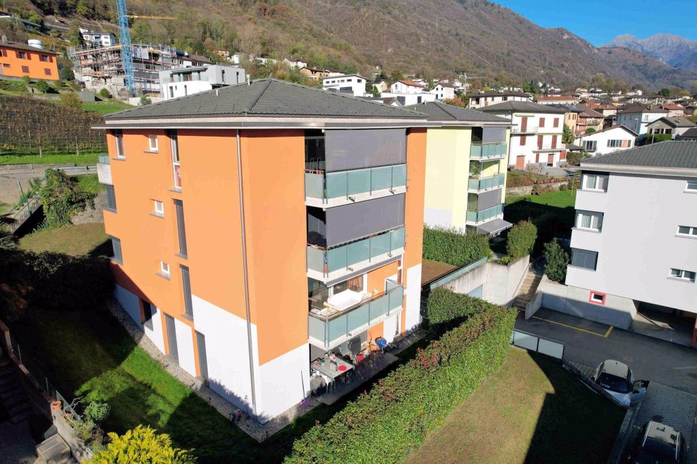 Elegante appartamento con terrazza in zona comoda e strategica - Bild 1