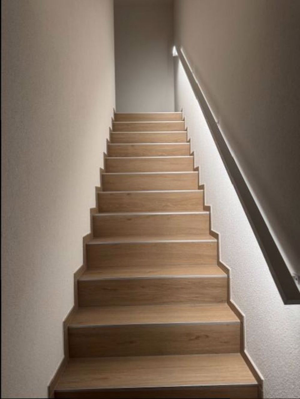 Sehr schönes Reihenhaus zur Miete in einem Wohngebiet - Bild 3