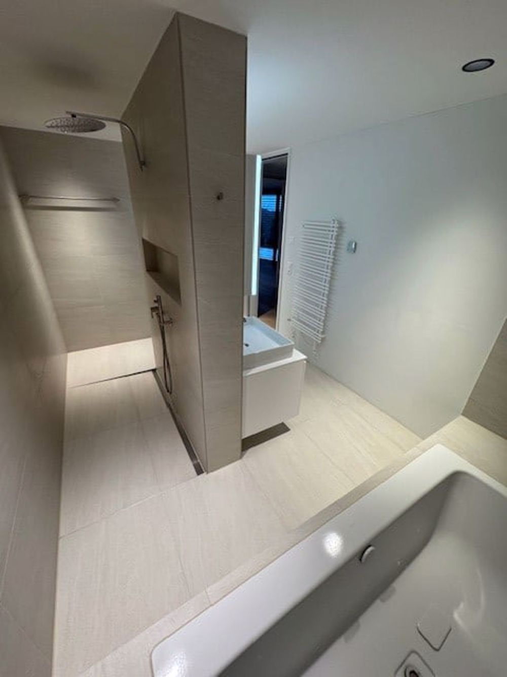 Neubau-Wohnung mit 172m2 Wohnfläche und zwei grossen Bastelräumen/Kellern - Bild 10