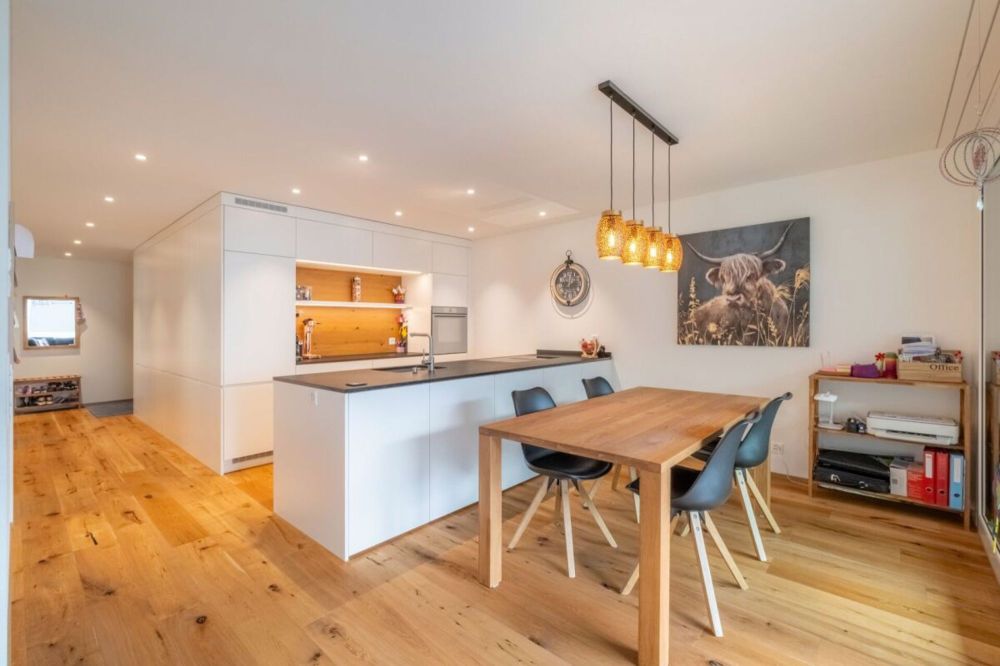 Neuwertige 4.5 Zimmerwohnung mit Wohlfühlcharakter - Bild 5