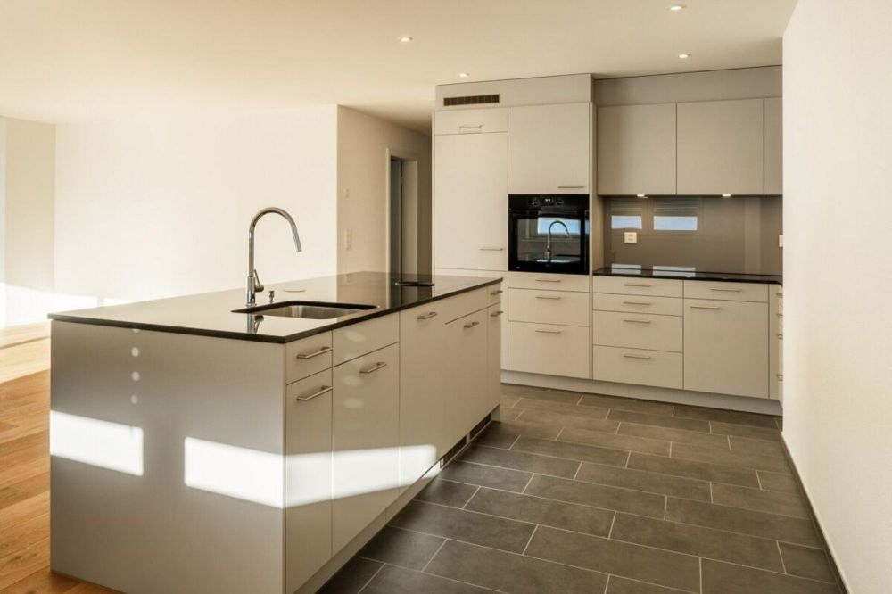 Neue 4.5-Zimmer-Wohnung mit Balkon - Bild 1