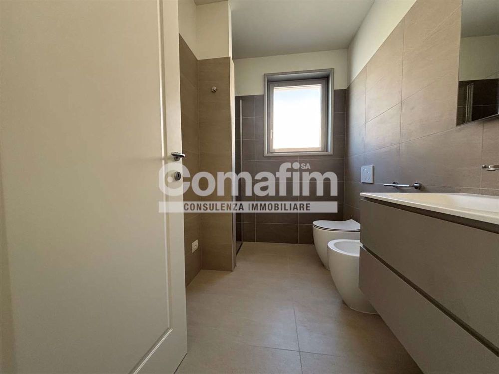 Chiasso : 2.5 locali al 1°P - Moderno con terrazzo - Bild 9