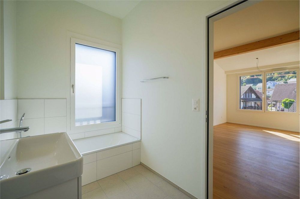 Nachhaltig + zentral wohnen: Noch eine bezugsbereite 4.5 Zimmer-Dachwohnung - Bild 6