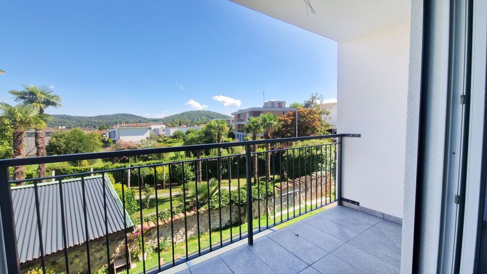 Neue 2,5-Zimmer-Wohnung mit überdachtem Balkon und freier Aussicht - Bild 4