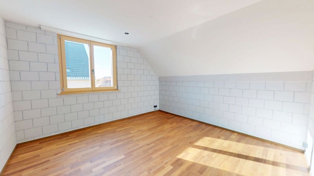 Sehr grosszügige Dachwohnung an sehr ruhiger Lage - Zimmer 2